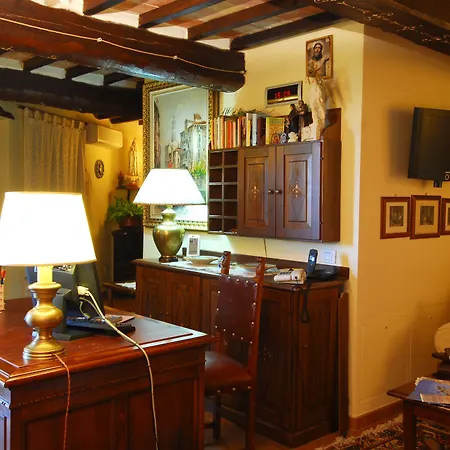 Torre Sangiovanni E Ristorante Da Rosary 3* Тоди