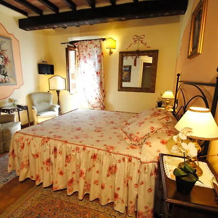 Torre Sangiovanni E Ristorante Da Rosary 3* Тоди