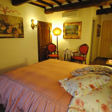 Torre Sangiovanni E Ristorante Da Rosary 3* Тоди