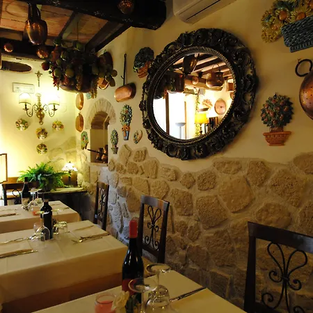 Torre Sangiovanni E Ristorante Da Rosary 3* Тоди